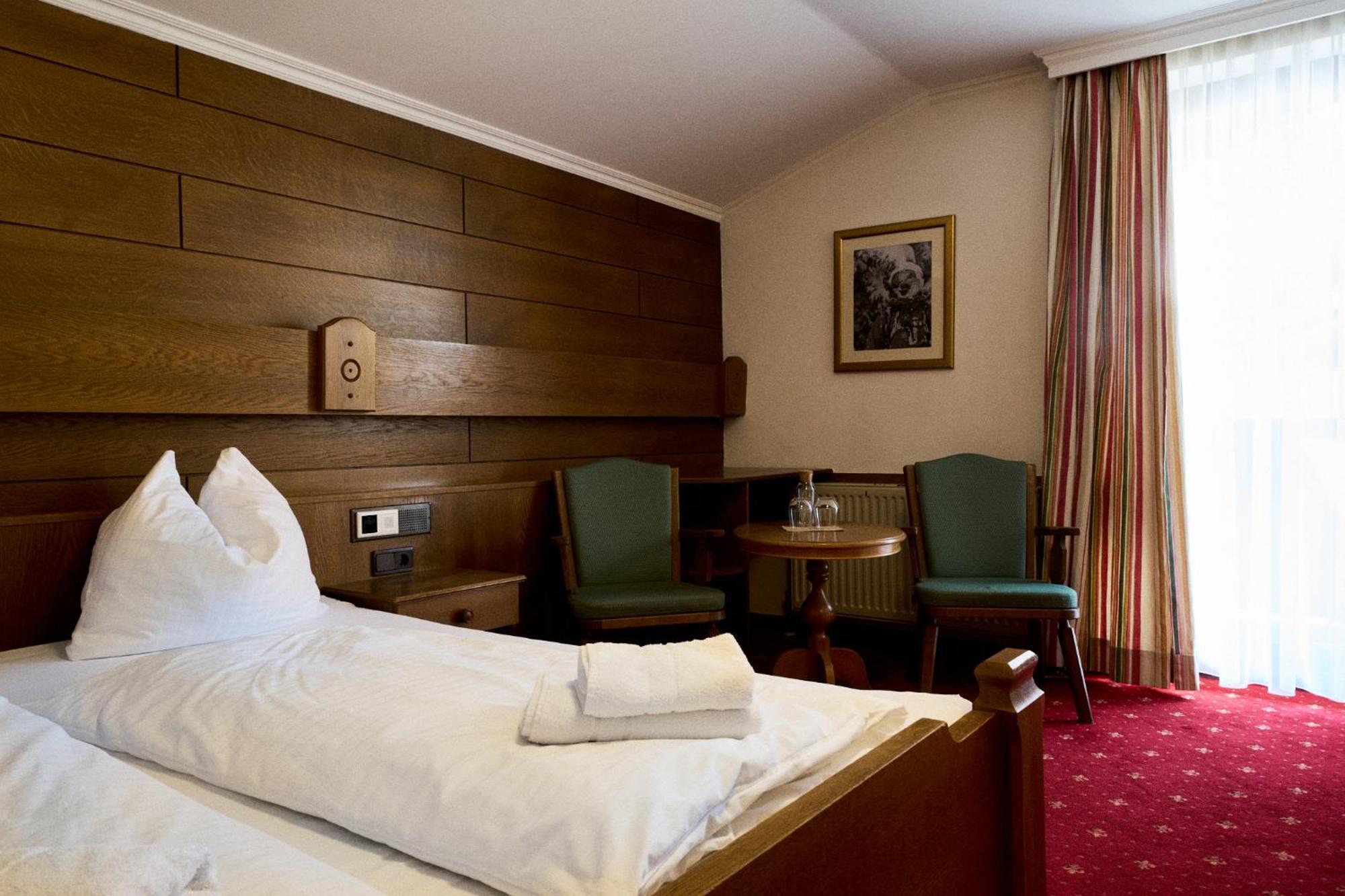 Hotel Martini Kaprun - Including Summercard Bagian luar foto