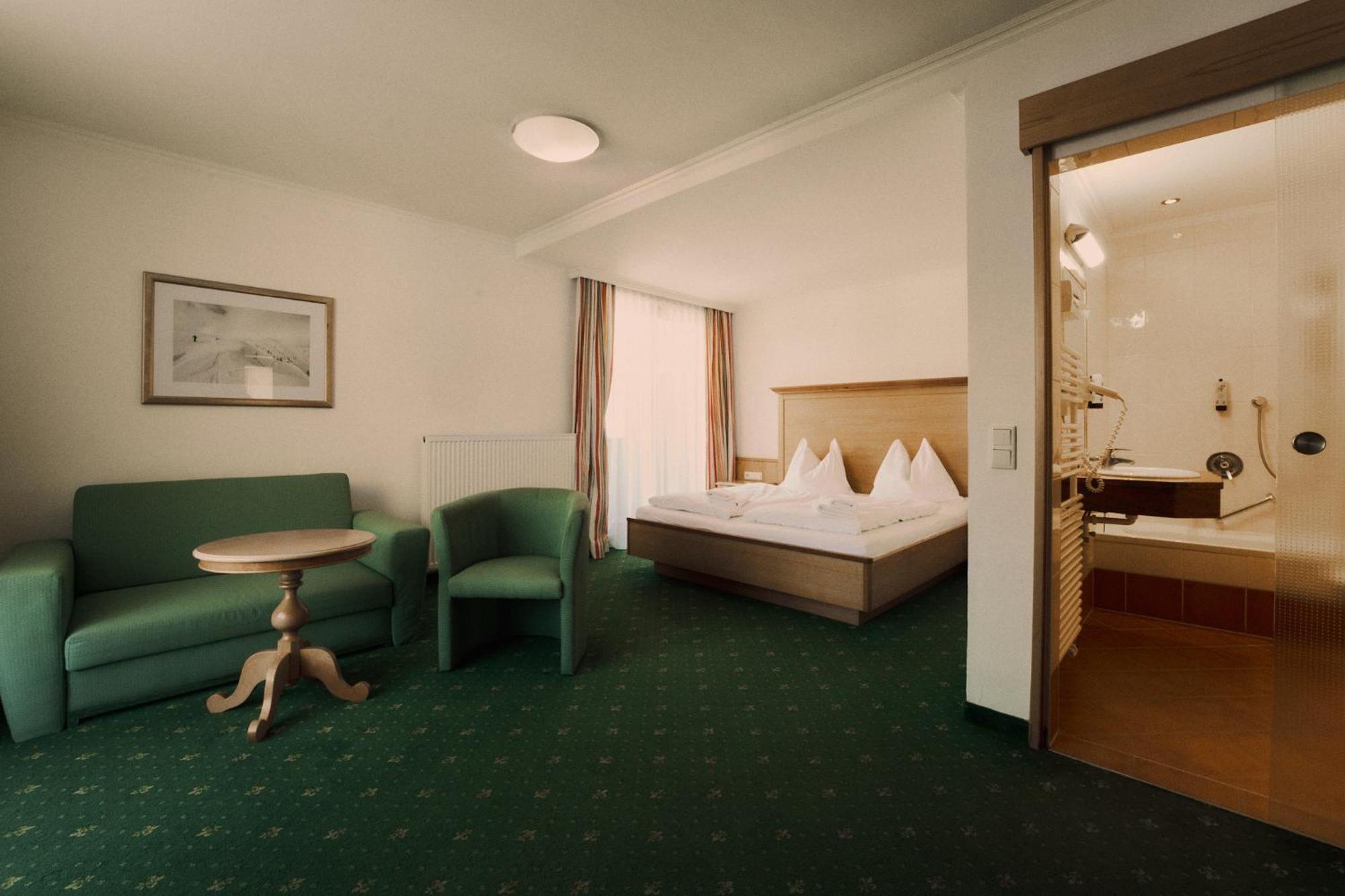 Hotel Martini Kaprun - Including Summercard Bagian luar foto