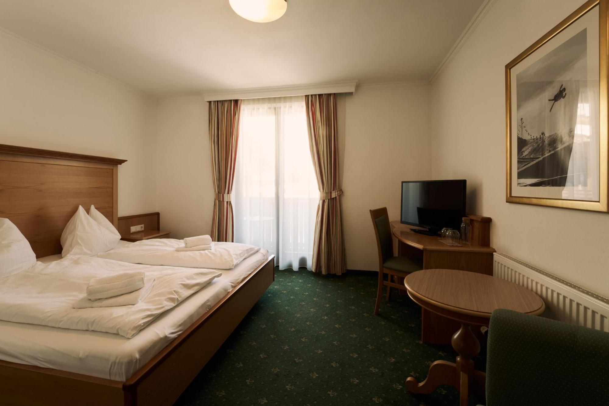 Hotel Martini Kaprun - Including Summercard Bagian luar foto